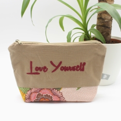 Bestickte Universaltasche Braun „Love Yourself“ sommerlich Blumen