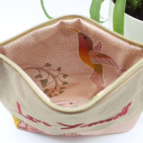 Bestickte Universaltasche Braun „Love Yourself“ sommerlich Blumen