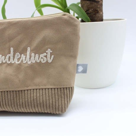 Bestickte Universaltasche Braun „Wanderlust“ Reisen Sommerlich