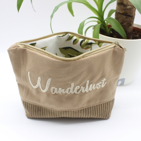 Bestickte Universaltasche Braun „Wanderlust“ Reisen Sommerlich