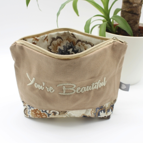 Bestickte Universaltasche Braun „You're Beautiful“ Handmade