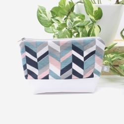 Universal-/Kosmetiktasche gemustert Grau Rose Weiß Geschenkidee Universal-/Kosmetiktasche gemustert Grau Rose Weiß Geschenkidee