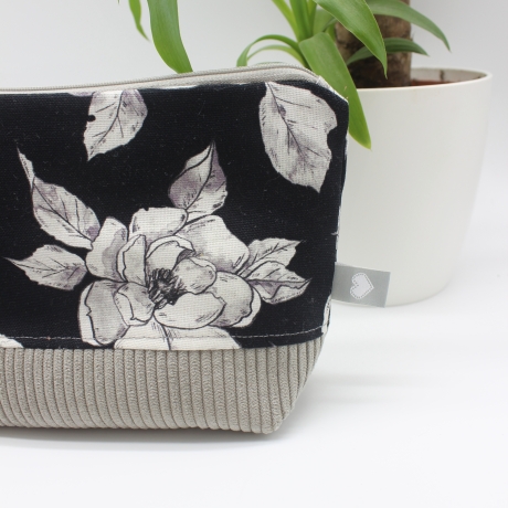 Kosmetiktasche geblümt – handgenähtes Universaltäschchen