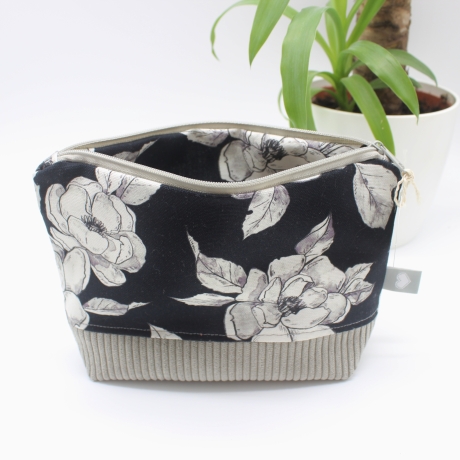 Kosmetiktasche geblümt – handgenähtes Universaltäschchen