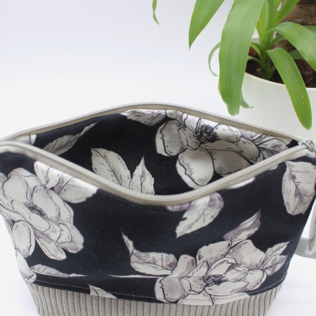 Kosmetiktasche geblümt – handgenähtes Universaltäschchen