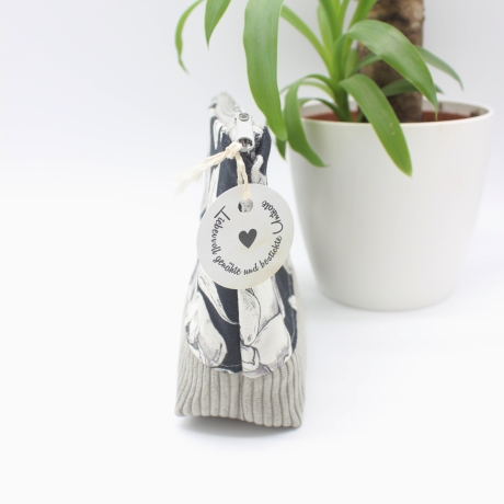 Kosmetiktasche geblümt – handgenähtes Universaltäschchen