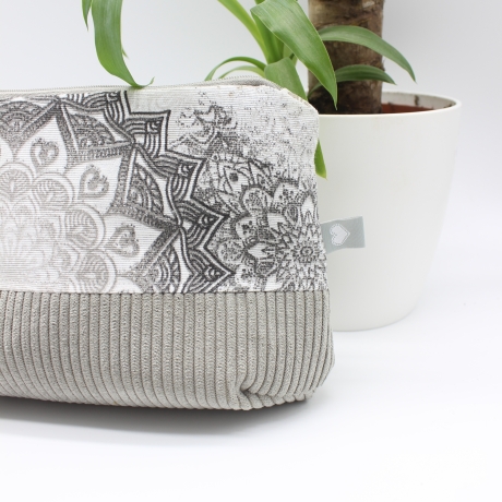 Universaltäschchen aus Canvas & Cord - Mandalas Hellgrau