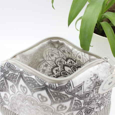 Universaltäschchen aus Canvas & Cord - Mandalas Hellgrau