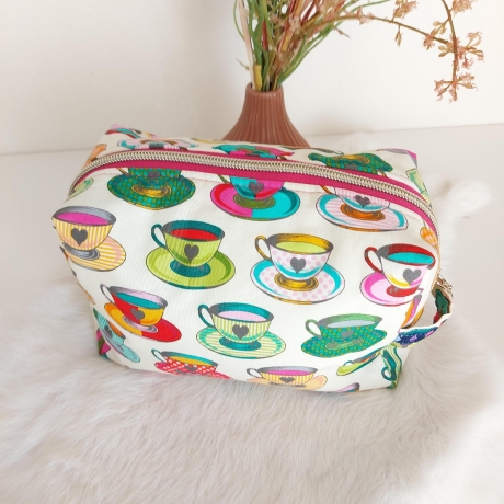 Kulturbeutel -Alice im Wunderland Tassen