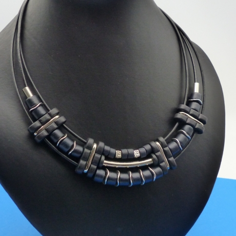 Lederkette, schwarz silber, 41+ cm, Keramikperlen, Metall