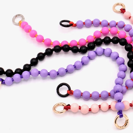 Kurze Holzperlenkette mit Karabiner 