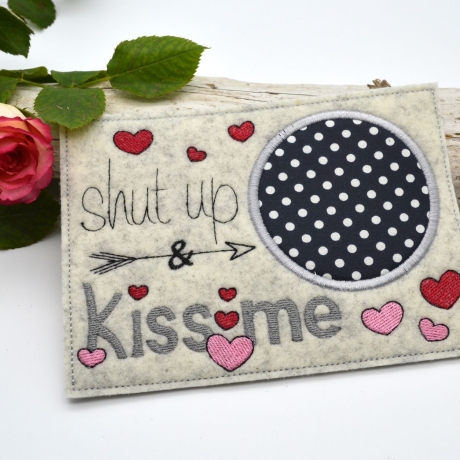 Stickdatei Valentinstag Mug Rug Herzen shut up and kiss me