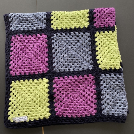 Gehäkelte Granny Square Kniedecke- Kinderdecke - 2 -