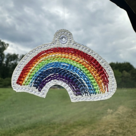 ITH  - 2  verschiedene Regenbogen Anhänger 