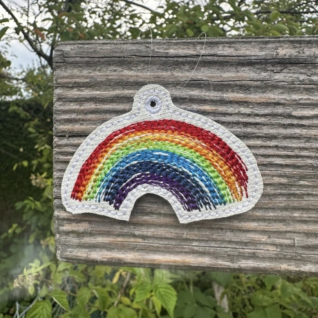 ITH  - 2  verschiedene Regenbogen Anhänger 
