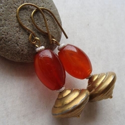 Messing-Ohrhänger Goldscheiben mit Karneol