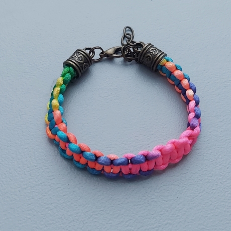 Armband in Neonfarben