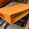 Fotoalbum mit Satinband, Prägung, handgemacht, Kartonblätter bunt