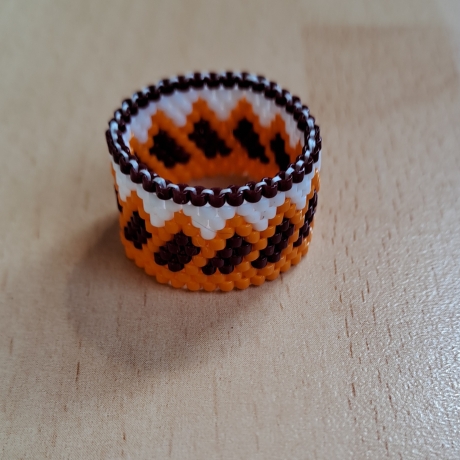Ring aus Miyuki Delicas, orange/weiß/rotbraun, Unikat