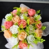 Wunderschöner, handgemachter Kerzenstrauß aus 19 Rosen