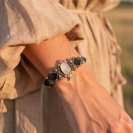 Makramee Armband mit Rosenquarz