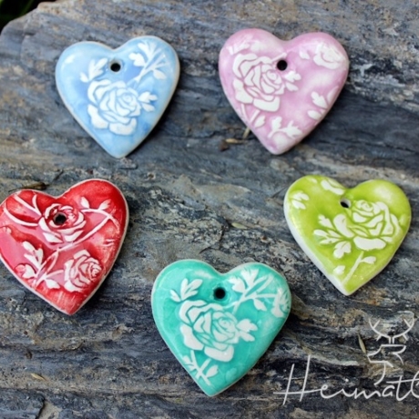 Porzellananhäger Rose mit Lederkette