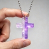 Glow Kreuz Amulett Violett leuchtender Anhänger Lumina Collection