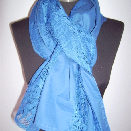 Modischer Schal in blau