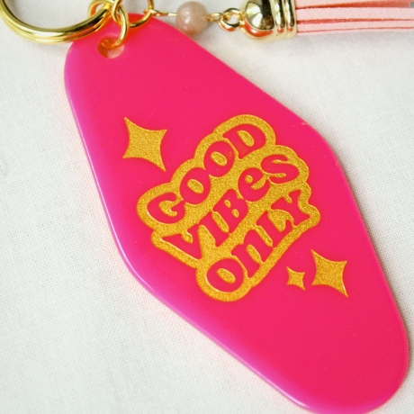 Schlüsselanhänger Good Vibes - pink, Quaste & Edelstein