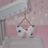 Konfetti-Schmetterling Ohrring – Verspielte Eleganz in Weiß-Bunt