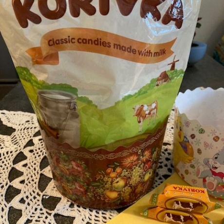 2 Backformen Osterkuchen Kulitsch + 500 g Toffees Korivka