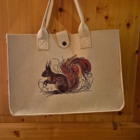 Eichhörnchen mit Geschnörkel - 16.90 x 12.76 cm