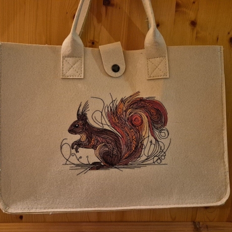 Eichhörnchen mit Geschnörkel - 16.90 x 12.76 cm
