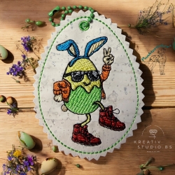 tanzendes Ei - 01 | Anhänger | 6.25 x 8.47 cm | VS | ITH