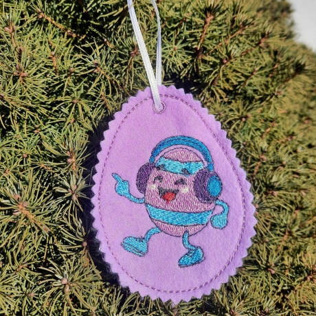 tanzendes Ei - 04 | Anhänger | 6.25 x 8.47 cm | VS | ITH