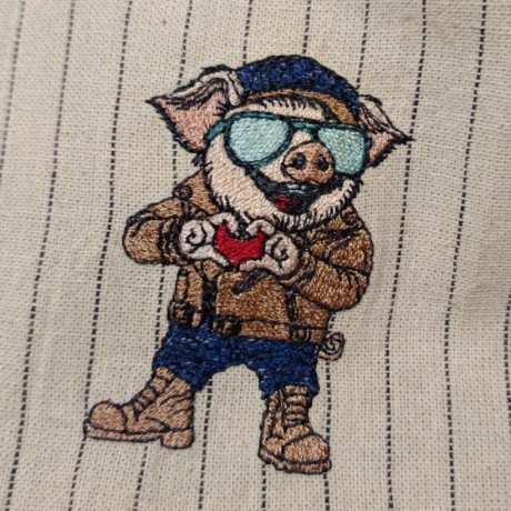 Glücksschwein Kurt mit Herzgeste | 8.88 x 12.48 cm | VS