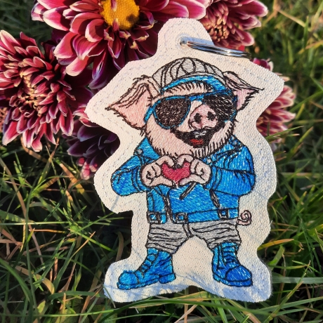 ITH | Glücksschwein Kurt mit Herzgeste | 6.25 x 9.35 cm | VS