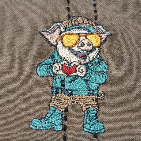 ITH | Glücksschwein Kurt mit Herzgeste | 6.25 x 9.35 cm | VS