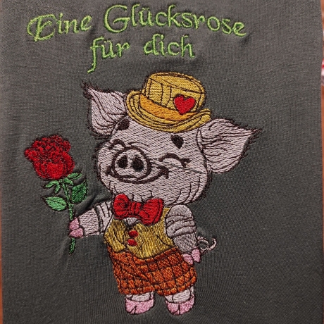 Glücksschwein Timmy mit Rose | 11.28 x 11.47 cm | VS