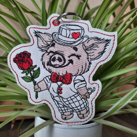 Glücksschwein Timmy mit Rose | Anhänger | 8.70 x 9.36 cm | TS