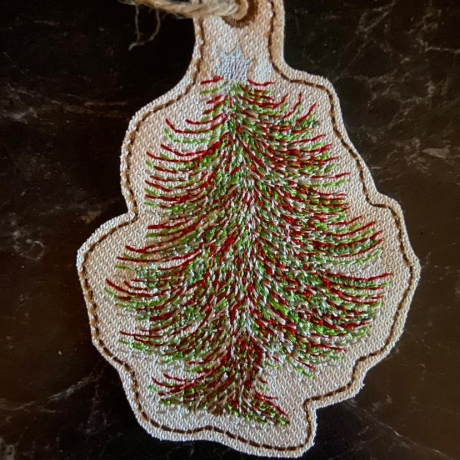  ITH |VS Anhänger|Weihnachts-Crew - schiefer Baum| 6.34 x 8.94 cm