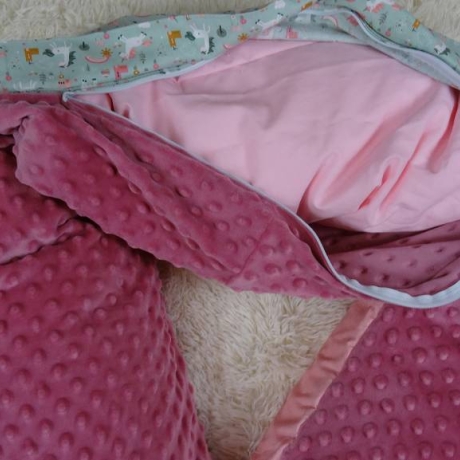 Stillkissen und Bezug Einhorn gefüllt mit Styroporkügel. 