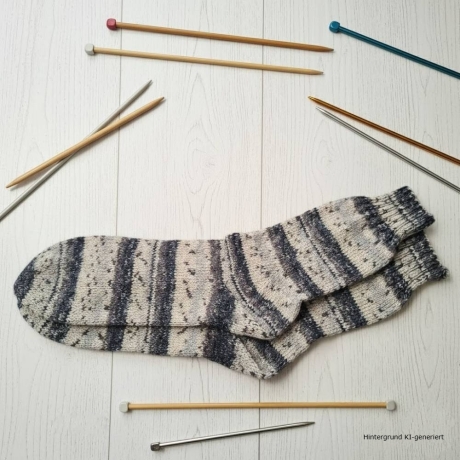 Stricksocken Gr. 45 handgestrickt Wollsocken Schurwolle/Polyamid