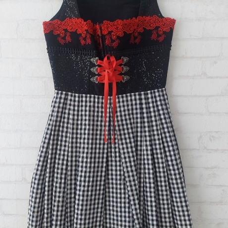 TRACHTENKLEID  KAROMUSTER