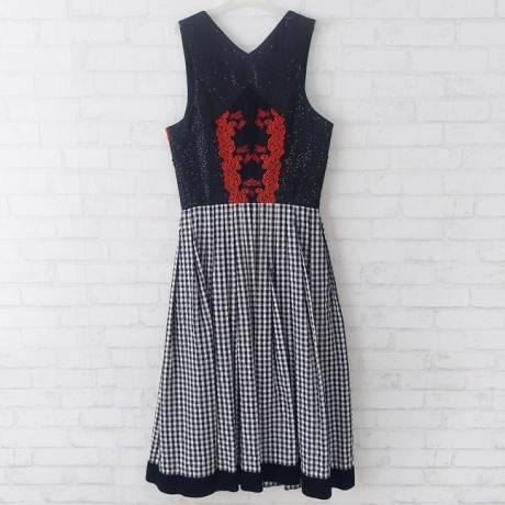 TRACHTENKLEID  KAROMUSTER