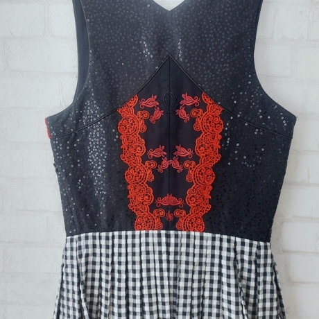 TRACHTENKLEID  KAROMUSTER