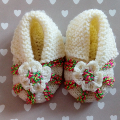 Gestrickte Babyschuhe 