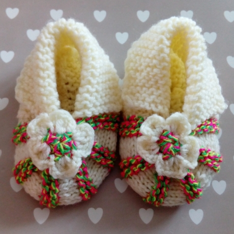 Gestrickte Babyschuhe 