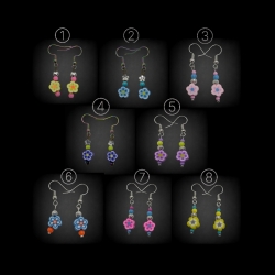 Kreative Hängeohrringe mit Blumenmuster