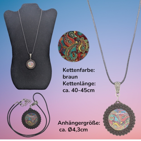 Kette mit Holzanhänger Blumenform